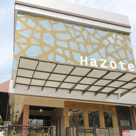 Hazotel Semarang Bagian luar foto
