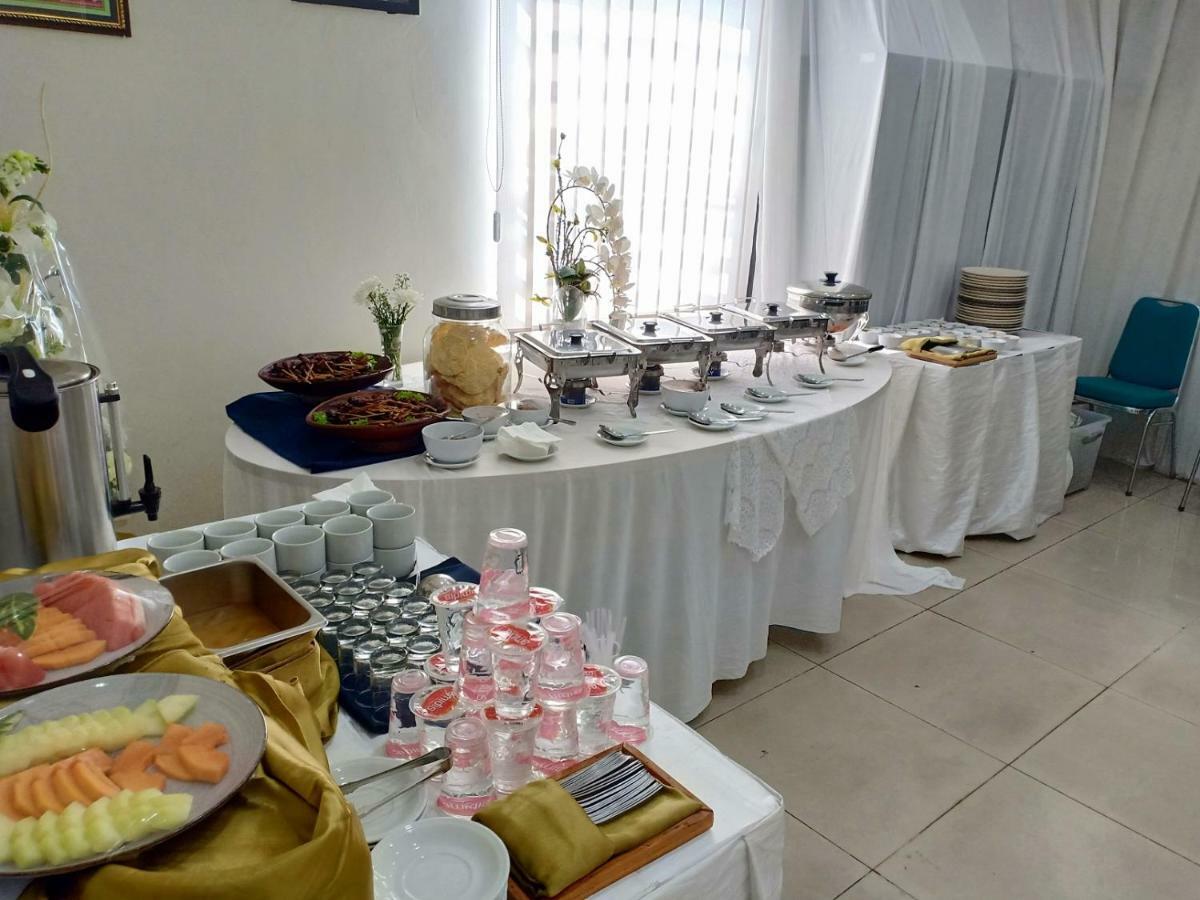 Hazotel Semarang Bagian luar foto