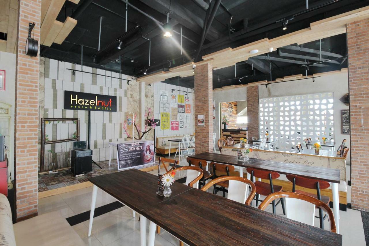 Hazotel Semarang Bagian luar foto