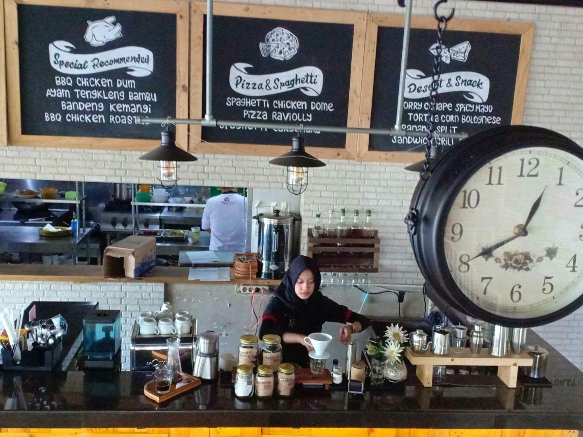 Hazotel Semarang Bagian luar foto