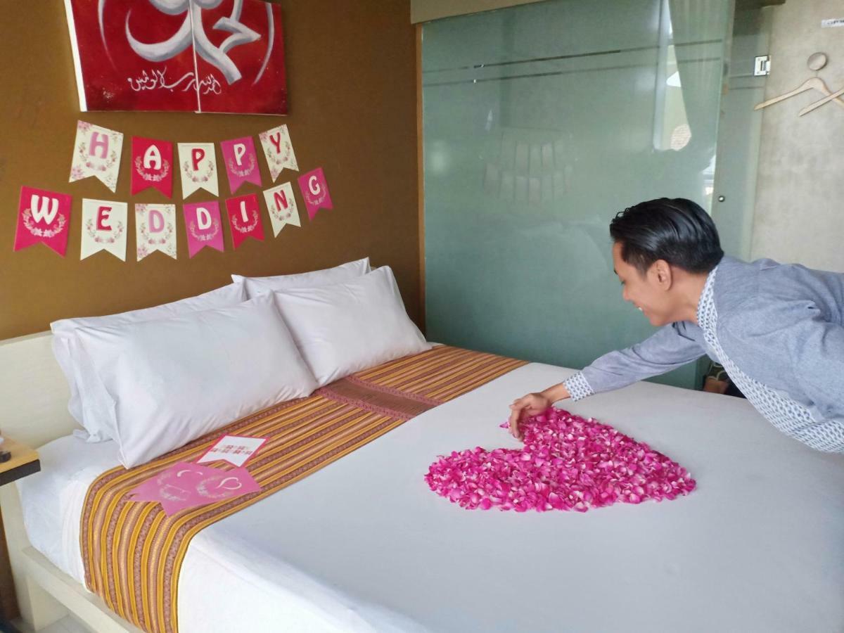 Hazotel Semarang Bagian luar foto