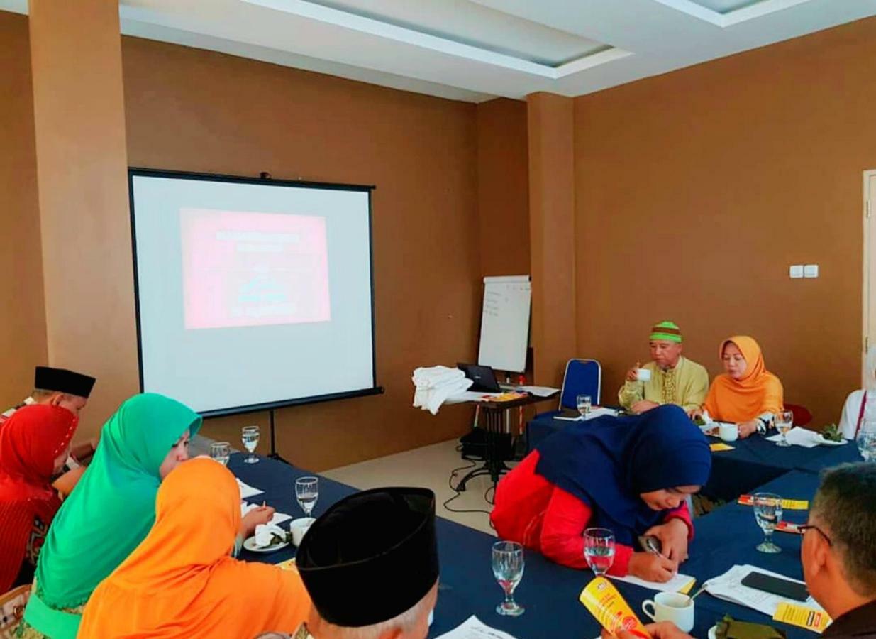 Hazotel Semarang Bagian luar foto