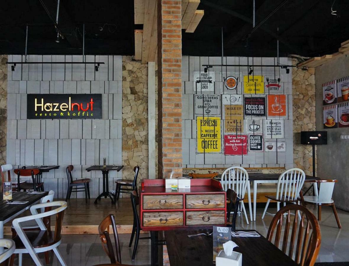 Hazotel Semarang Bagian luar foto